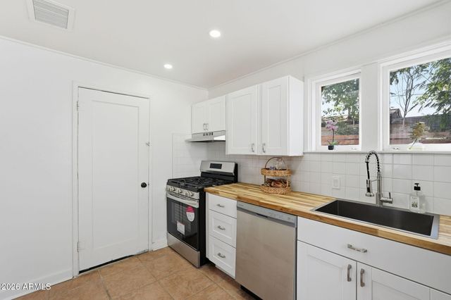 2047 E VIRGINIA Avenue, Phoenix, AZ 85006