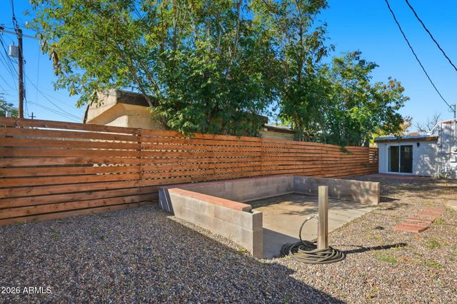 2047 E VIRGINIA Avenue, Phoenix, AZ 85006
