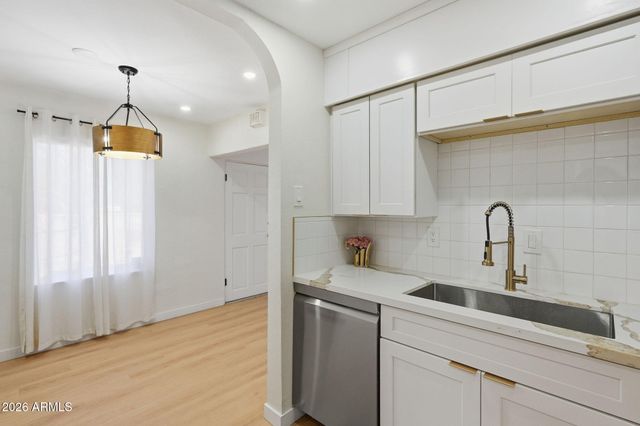 2047 E VIRGINIA Avenue, Phoenix, AZ 85006