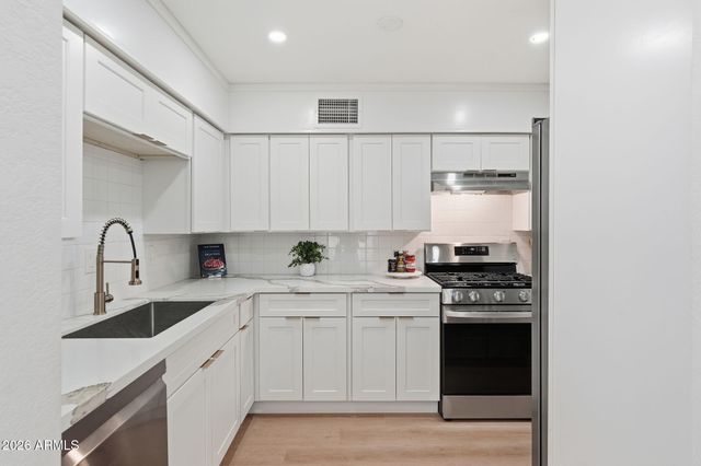 2047 E VIRGINIA Avenue, Phoenix, AZ 85006