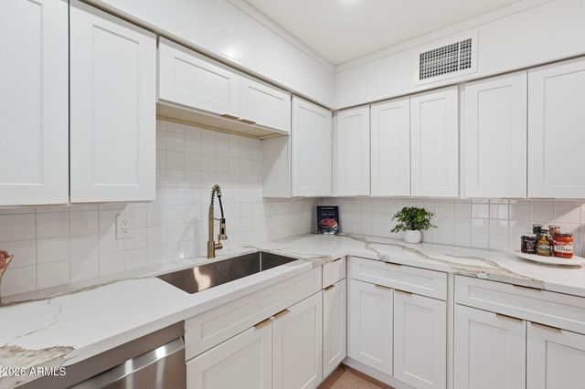 2047 E VIRGINIA Avenue, Phoenix, AZ 85006