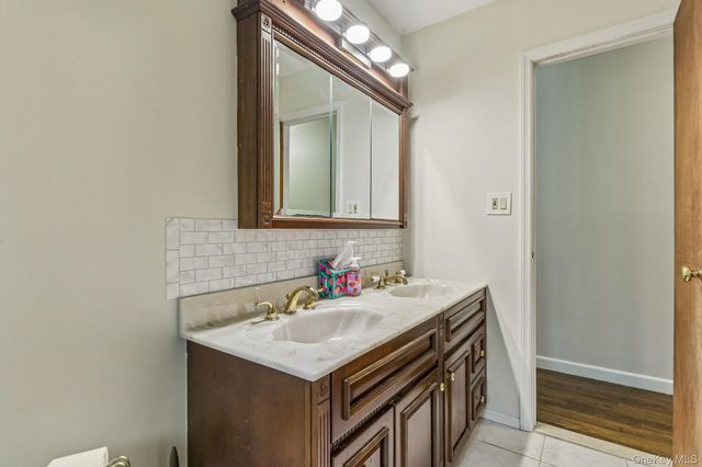 1374 Saxon Avenue, Bay Shore, NY 11706