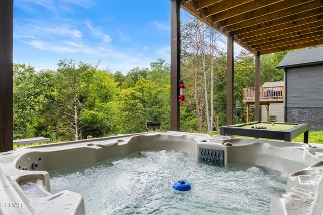 2111 Eagle Feather Drive, Sevierville, TN 37876