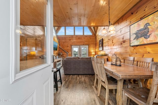 2111 Eagle Feather Drive, Sevierville, TN 37876