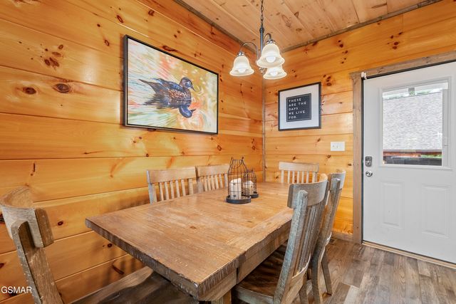 2111 Eagle Feather Drive, Sevierville, TN 37876