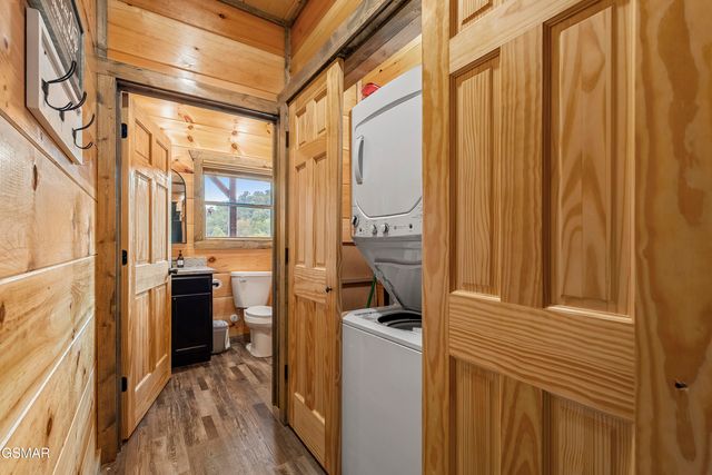 2111 Eagle Feather Drive, Sevierville, TN 37876