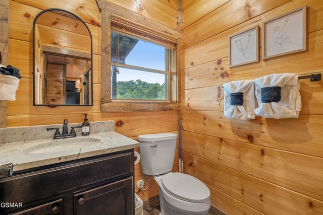 2111 Eagle Feather Drive, Sevierville, TN 37876