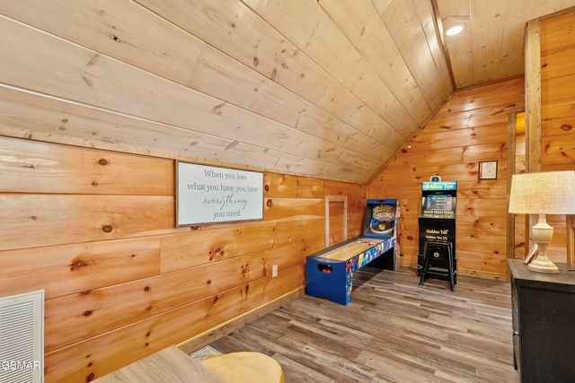 2111 Eagle Feather Drive, Sevierville, TN 37876