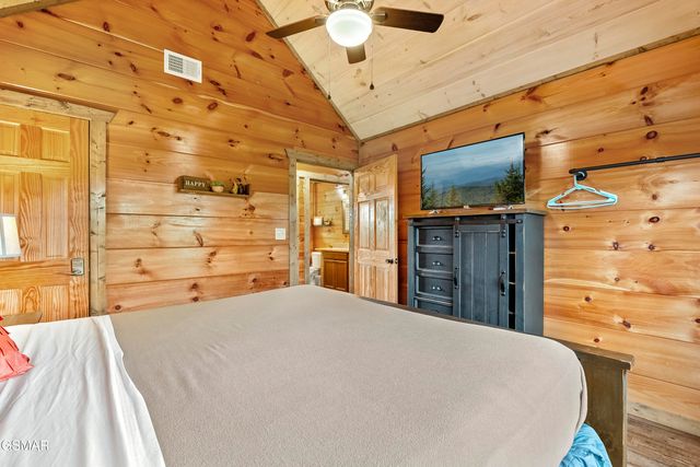 2111 Eagle Feather Drive, Sevierville, TN 37876