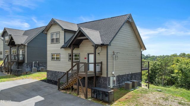 2111 Eagle Feather Drive, Sevierville, TN 37876