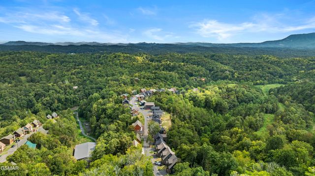 2111 Eagle Feather Drive, Sevierville, TN 37876