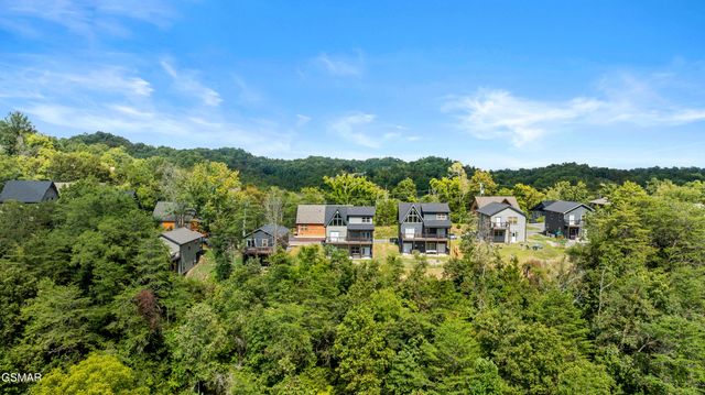 2111 Eagle Feather Drive, Sevierville, TN 37876