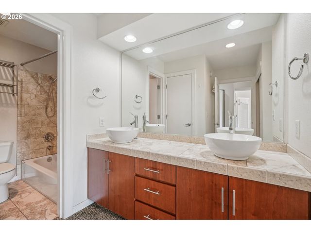 6600 Se DIVISION St 305, Portland, OR 97206