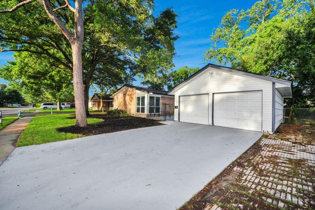 13406 Melcher Drive, Houston, TX 77045