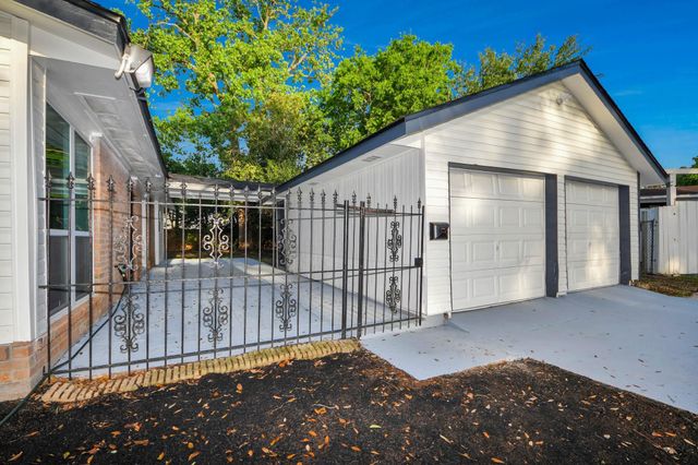 13406 Melcher Drive, Houston, TX 77045