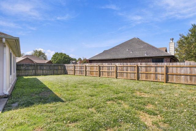 11924 N 107th East Place, Collinsville, OK 74021