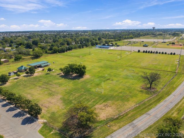 11924 N 107th East Place, Collinsville, OK 74021