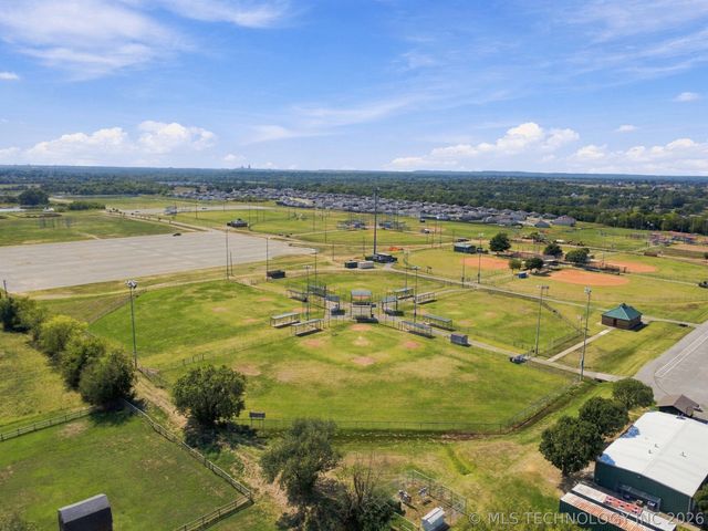 11924 N 107th East Place, Collinsville, OK 74021