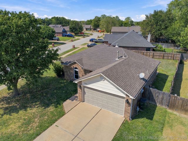 11924 N 107th East Place, Collinsville, OK 74021