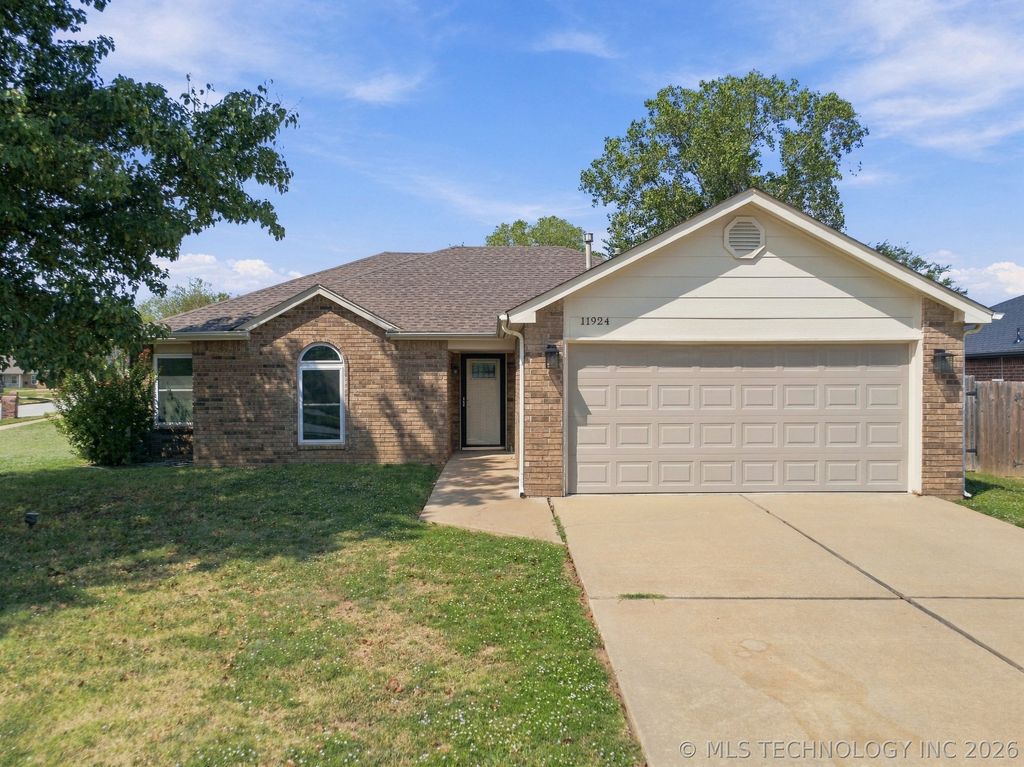11924 N 107th East Place, Collinsville, OK 74021