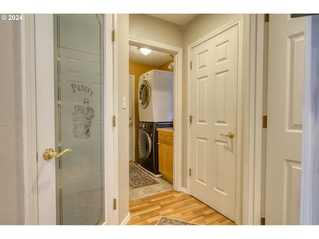 300 SPINNAKER Way, Columbia City, OR 97018