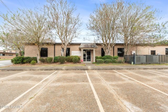 120 Oil Center Drive, Lafayette, LA 70503
