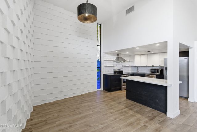 334 W MEDLOCK Drive C201, Phoenix, AZ 85013