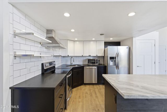 334 W MEDLOCK Drive C201, Phoenix, AZ 85013