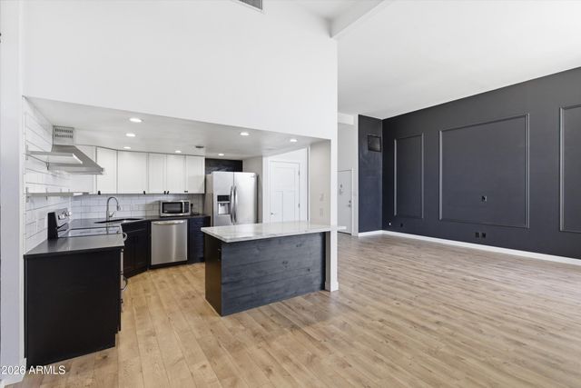 334 W MEDLOCK Drive C201, Phoenix, AZ 85013