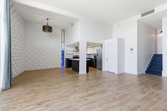 334 W MEDLOCK Drive C201, Phoenix, AZ 85013