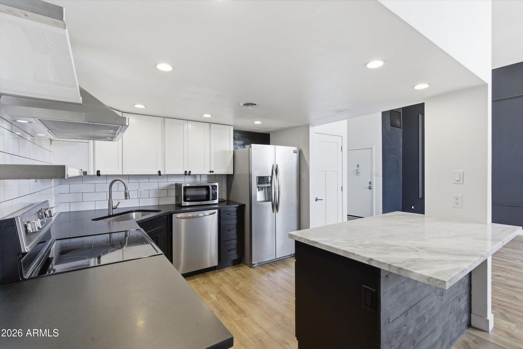 334 W MEDLOCK Drive C201, Phoenix, AZ 85013