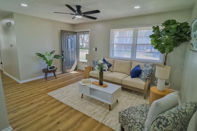 2318 W Heuett St, Wichita, KS 67217