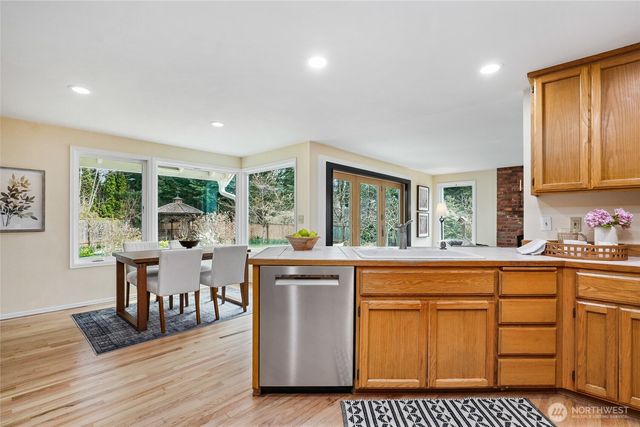 2138 221st Place NE, Sammamish, WA 98074