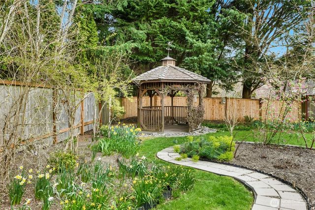 2138 221st Place NE, Sammamish, WA 98074