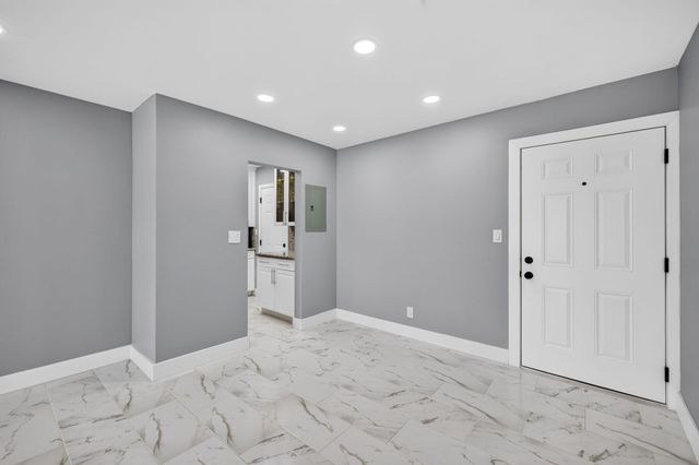 3040 NE 16th Avenue 110, Oakland Park, FL 33334