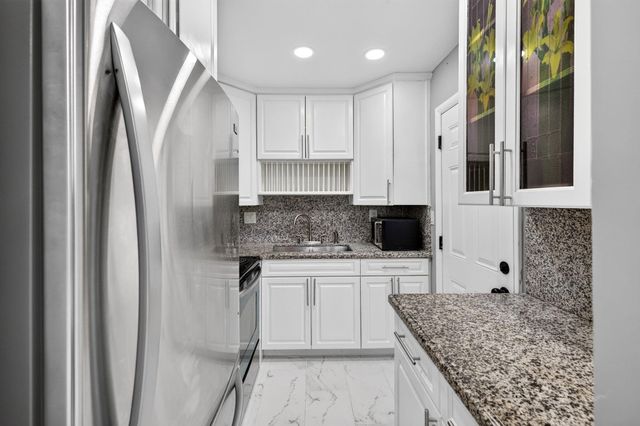 3040 NE 16th Avenue 110, Oakland Park, FL 33334