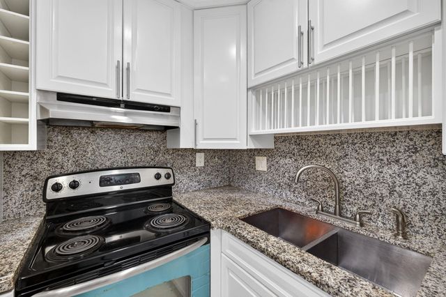 3040 NE 16th Avenue 110, Oakland Park, FL 33334