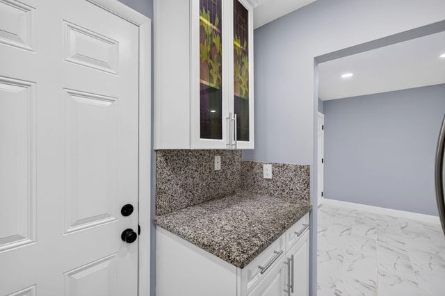 3040 NE 16th Avenue 110, Oakland Park, FL 33334