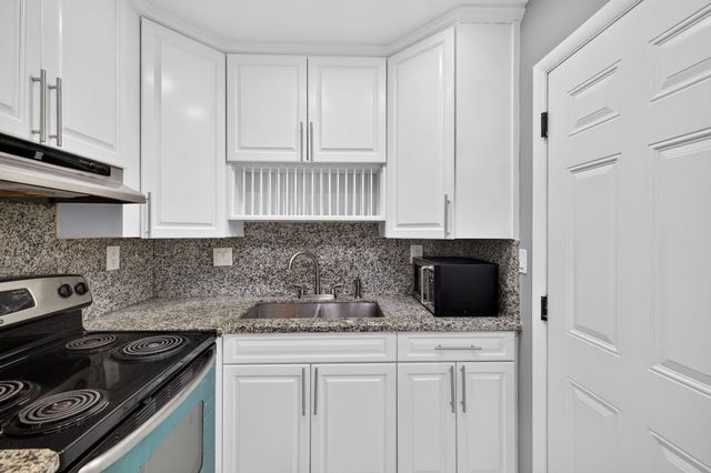 3040 NE 16th Avenue 110, Oakland Park, FL 33334