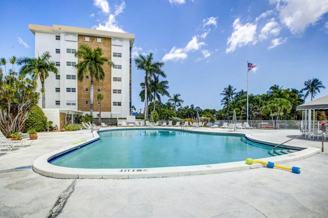 3040 NE 16th Avenue 110, Oakland Park, FL 33334