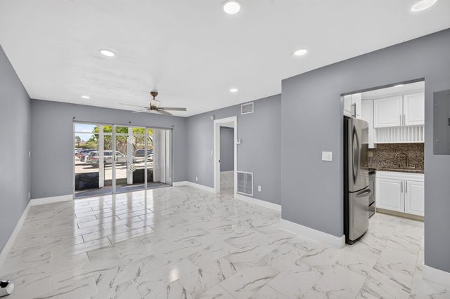 3040 NE 16th Avenue 110, Oakland Park, FL 33334