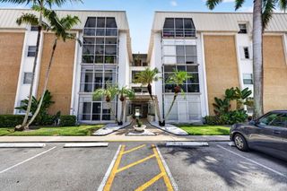 3040 NE 16th Avenue 110, Oakland Park, FL 33334