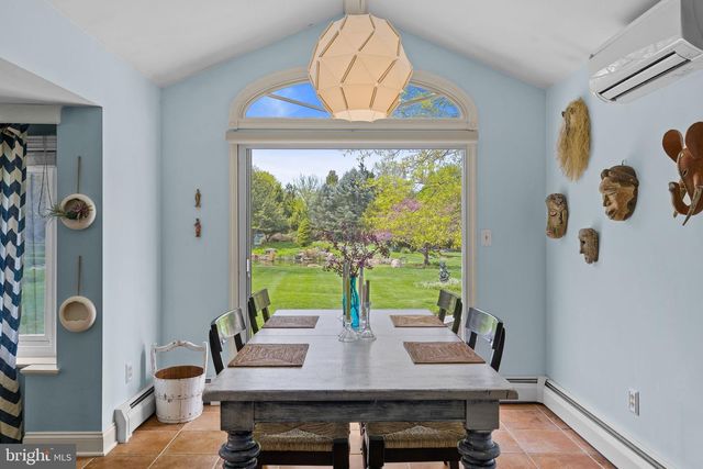 65 COVERED BRIDGE RD, New Hope, PA 18938