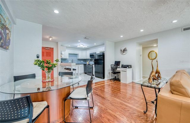 4681 1ST STREET NE 301, St Petersburg, FL 33703