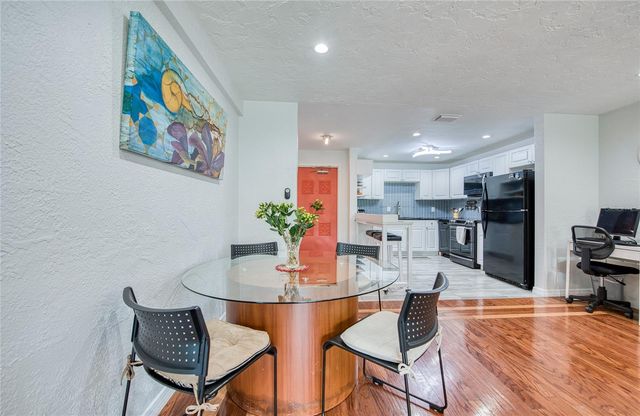 4681 1ST STREET NE 301, St Petersburg, FL 33703