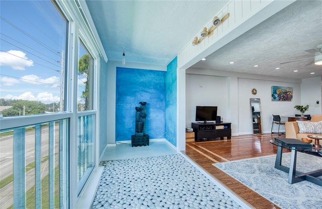 4681 1ST STREET NE 301, St Petersburg, FL 33703