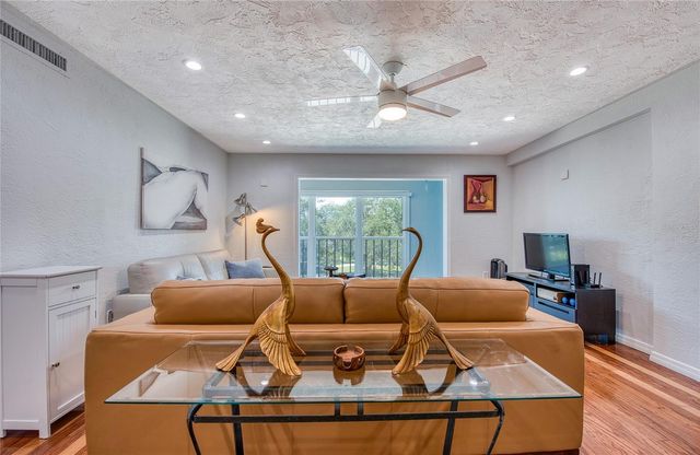 4681 1ST STREET NE 301, St Petersburg, FL 33703