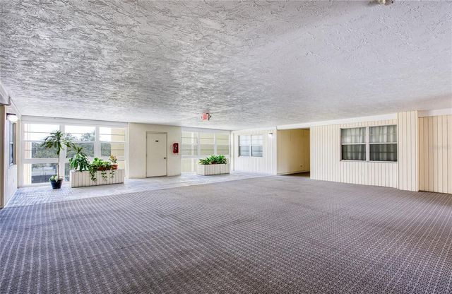 4681 1ST STREET NE 301, St Petersburg, FL 33703