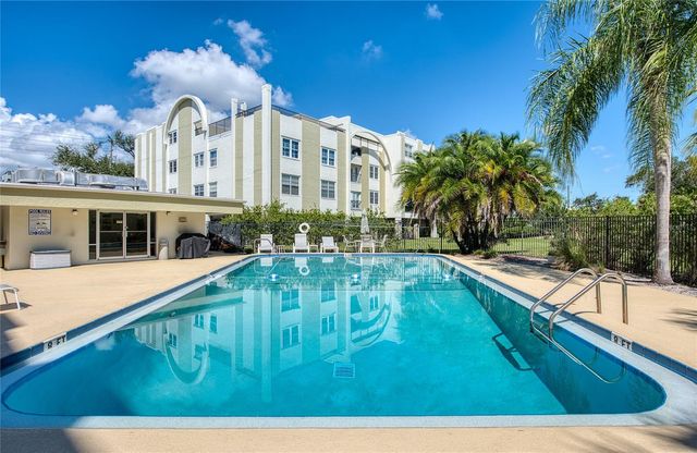 4681 1ST STREET NE 301, St Petersburg, FL 33703