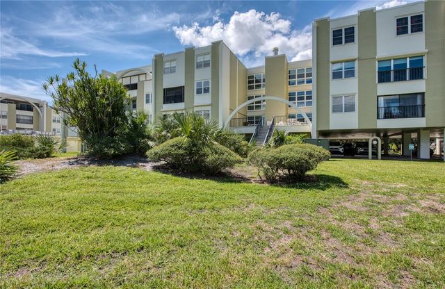 4681 1ST STREET NE 301, St Petersburg, FL 33703